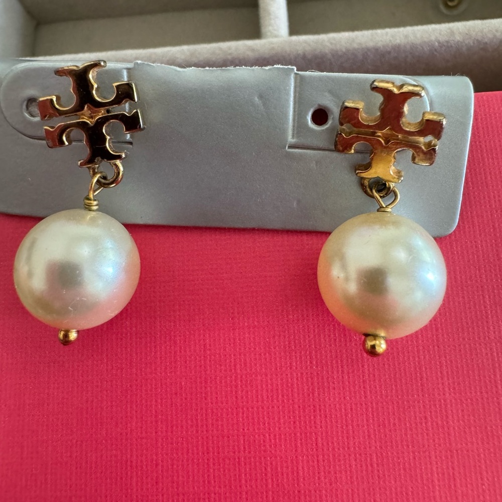 Tory Burch Dainty drop Pearl Ear Rings